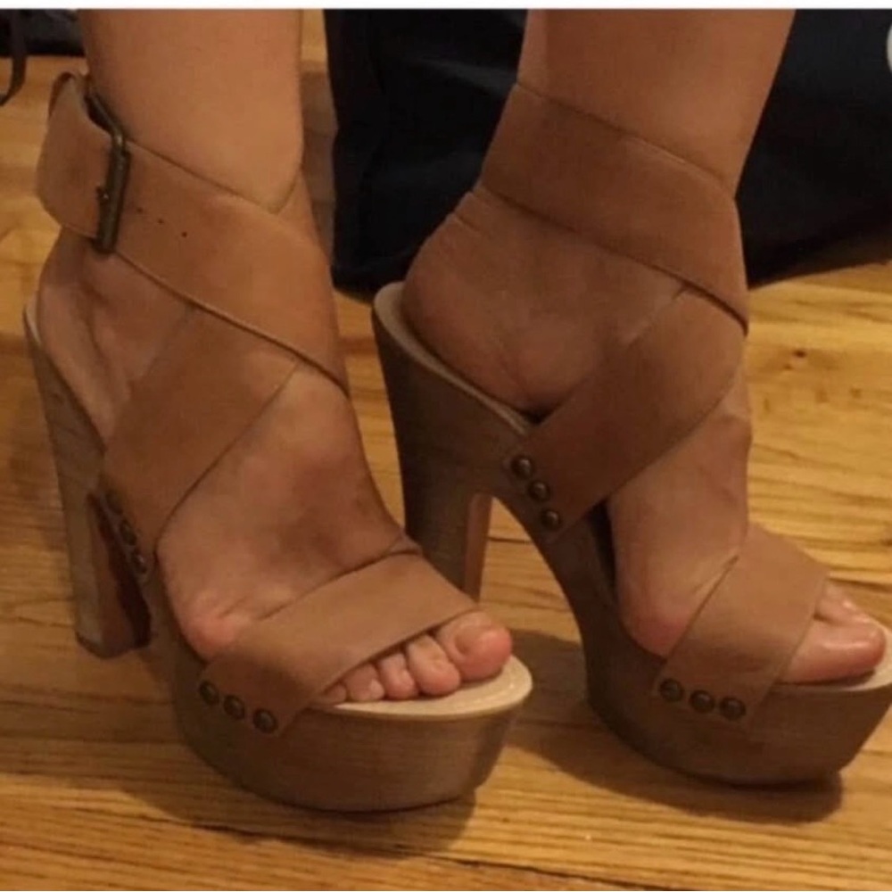 Women's Tan Platform Heeled Sandals - Stylish Strappy Design